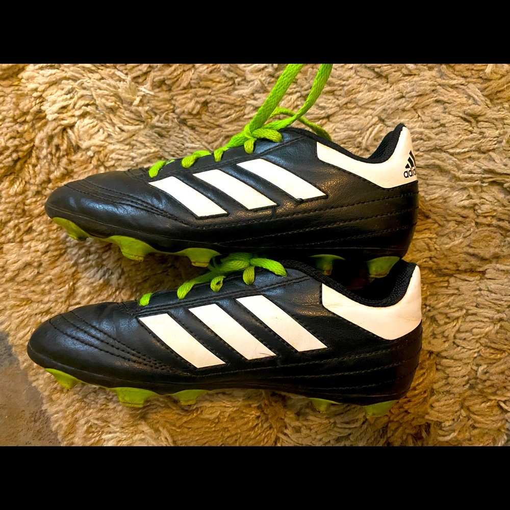 Youth size 1 Adidas soccer cleat
